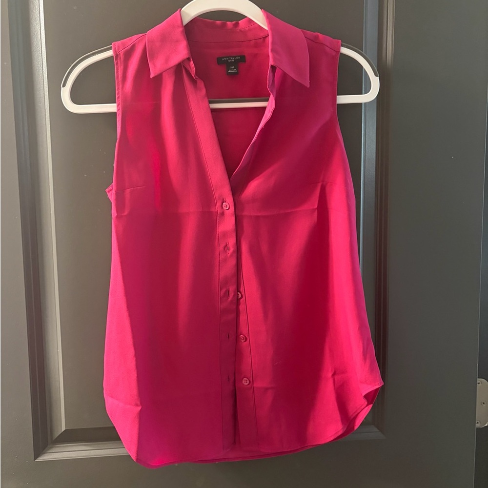 ❌SOLD❌ Ann Taylor Vibrant Pink Sleeveless Blouse never worn